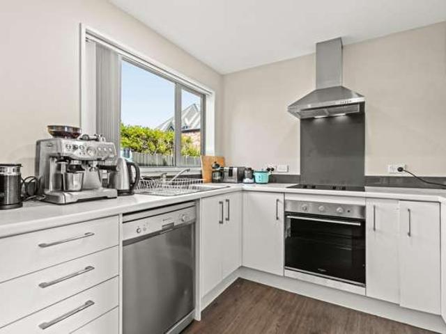 Townhouse for sale in Edgeware, Canterbury