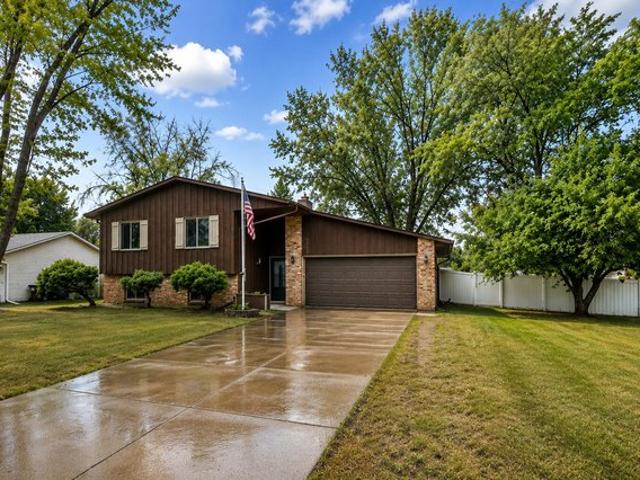 House for sale in Cottage Grove, Minnesota