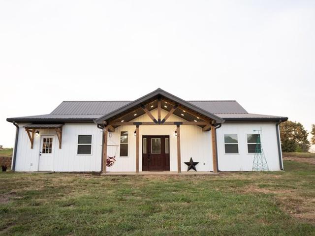 House for sale in Mayfield, Graves County