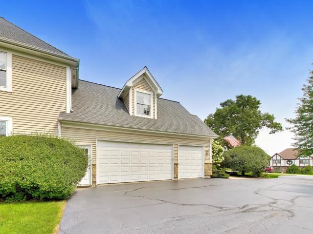 House for sale in Mchenry, Illinois