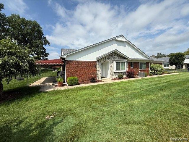 Condo for sale in Saint Clair Shores, Michigan
