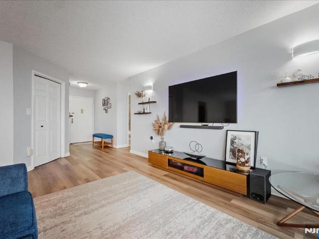 Townhouse for sale in Hudson, New Jersey