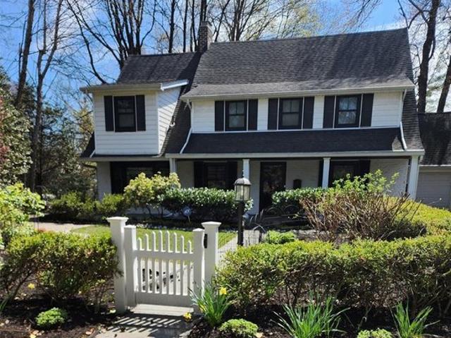 House for sale in Teaneck, New Jersey