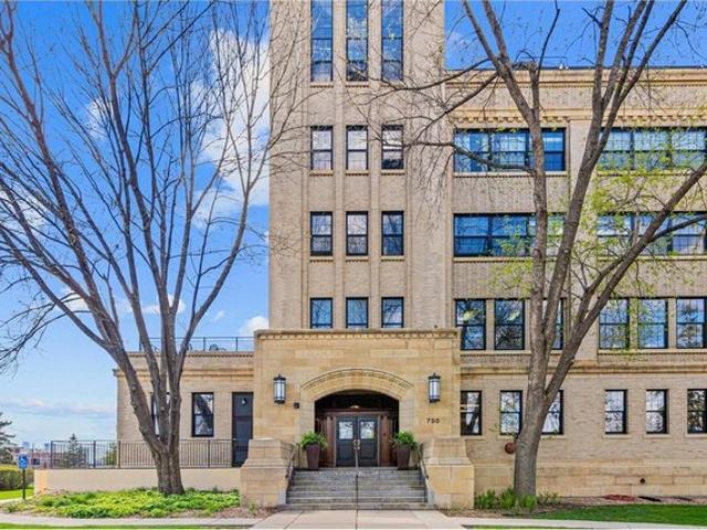 Condo for sale in Hennepin, Minnesota