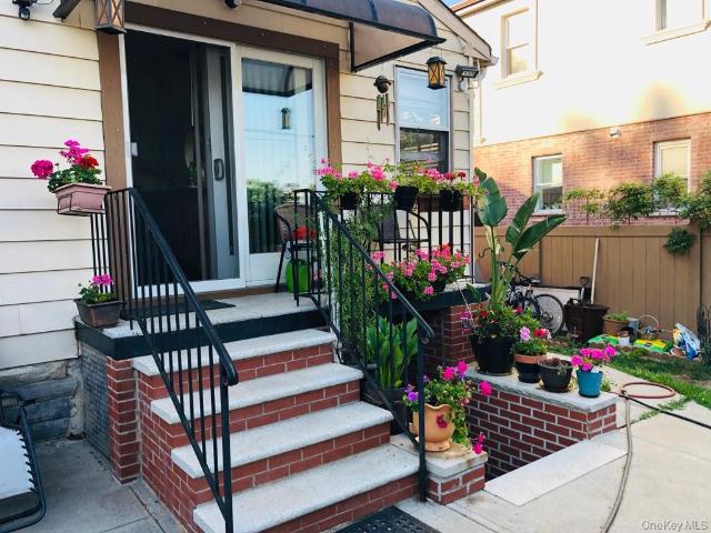 House for sale in Queens, Arverne