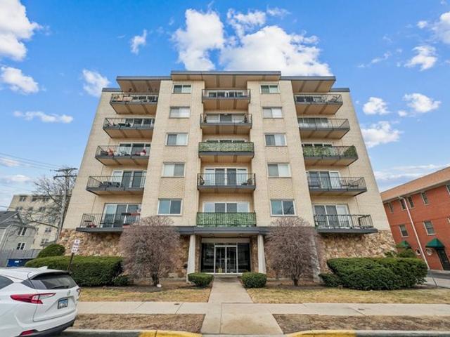 Condo for sale in Forest Park, Illinois