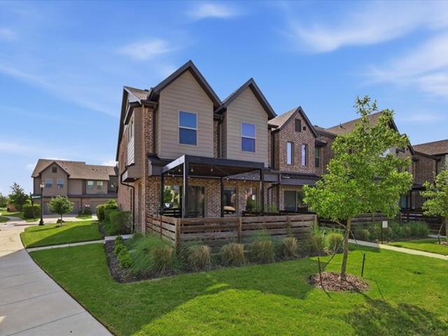 Townhouse for sale in Grand Prairie, Texas
