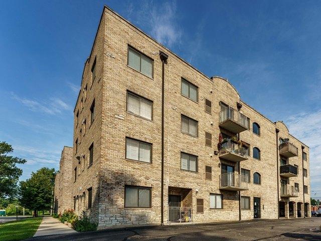 Condo for sale in Lyons, Illinois