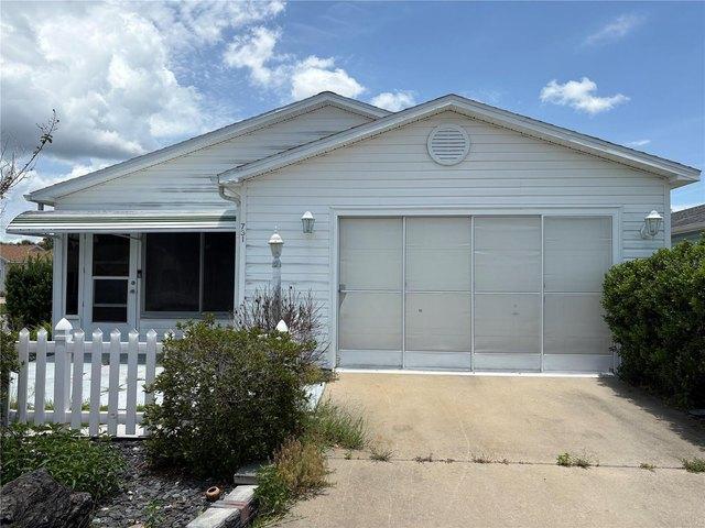House for sale in Lady Lake, Florida