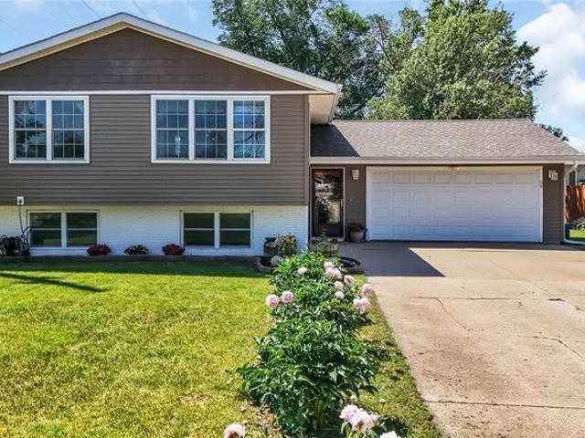 House for sale in Linn, Iowa