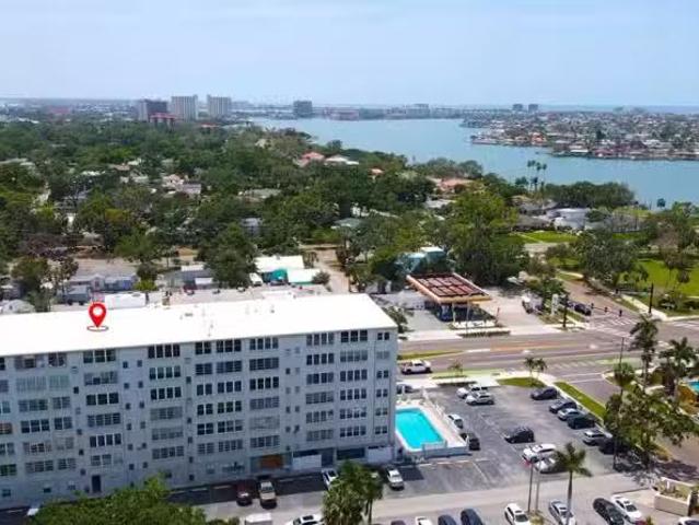 Condo for sale in Saint Petersburg Condo for sale in Saint Petersburg