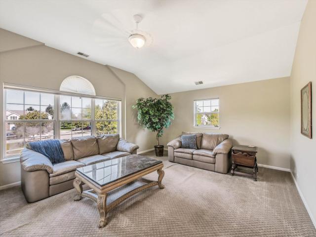 Condo for sale in Carpentersville, Illinois