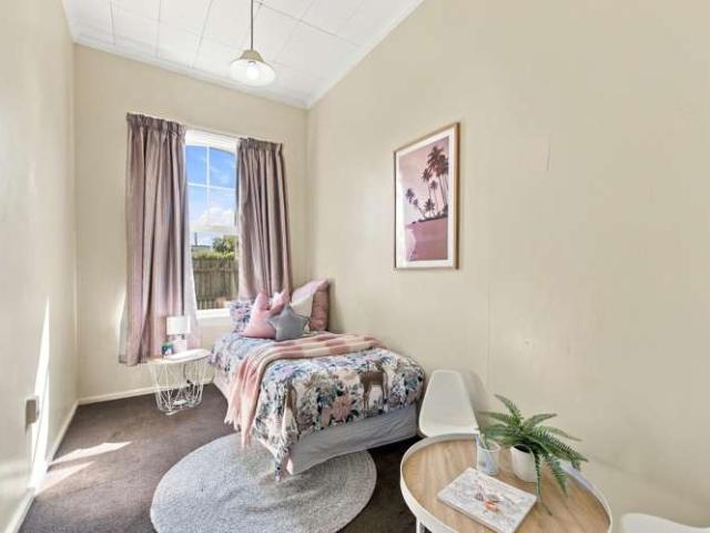 House for sale in Chaslands, Canterbury