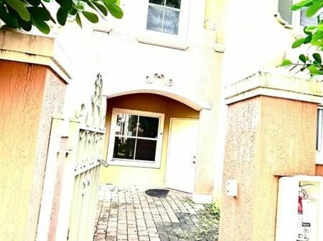 Townhouse for rent in Hollywood