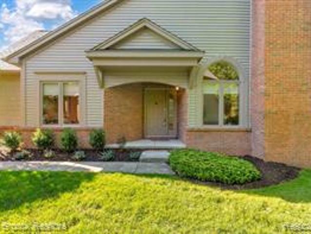 Condo for sale in West Bloomfield, Michigan
