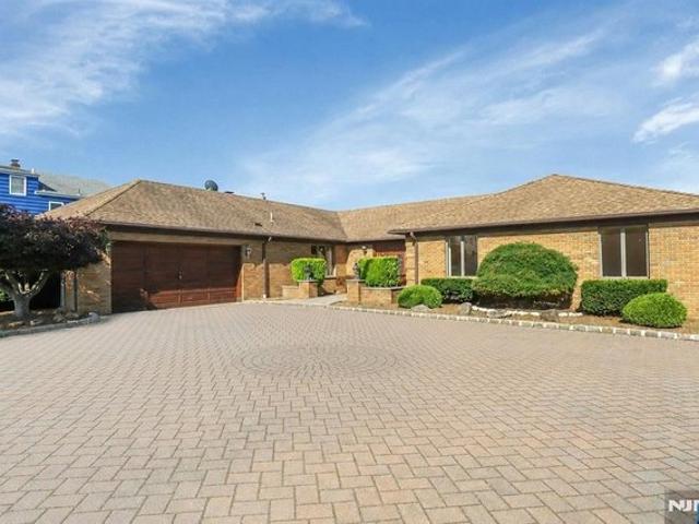 House for sale in Lyndhurst, New Jersey