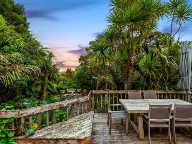 House for sale in Oratia