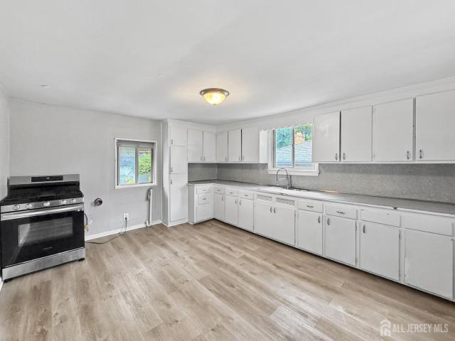House for sale in Lyndhurst, New Jersey