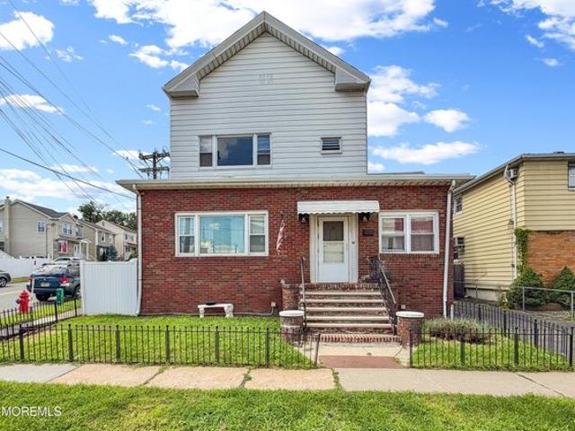 House for sale in Lyndhurst, New Jersey