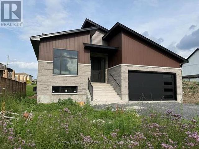 House for sale in Ontario