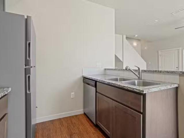 Condo for rent in Garden City