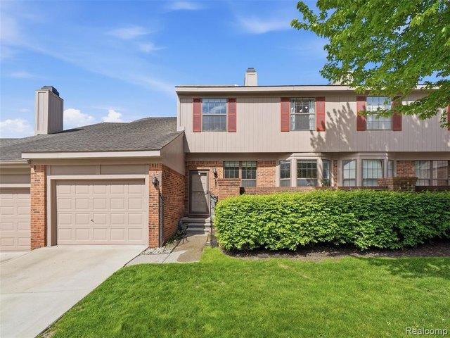 Townhouse for sale in Greenpointe Condos, West Bloomfield Township