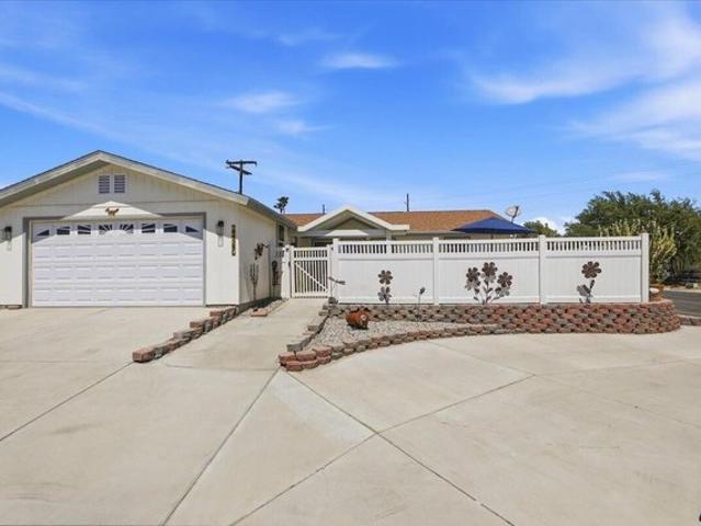 House for sale in Thousand Palms, California