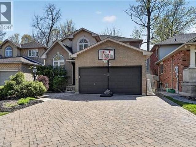House for sale in Ancaster, Ontario