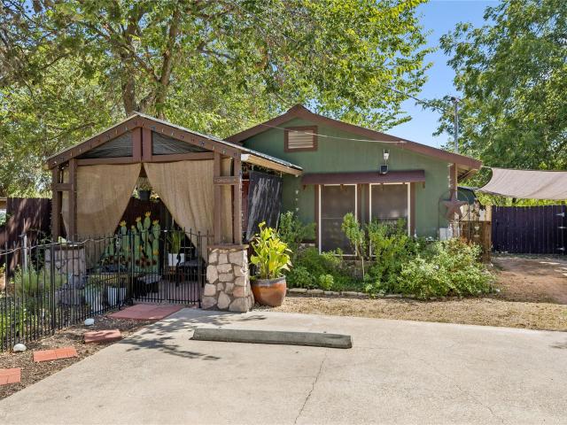 House for sale in Lockhart, Caldwell County
