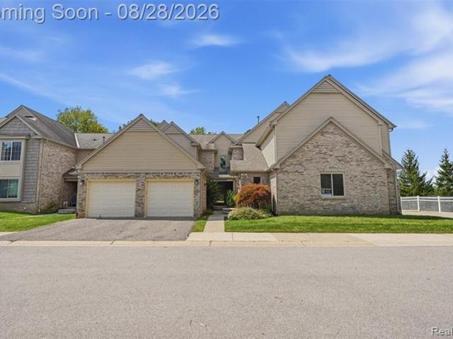 Townhouse for sale in New Hudson, Michigan