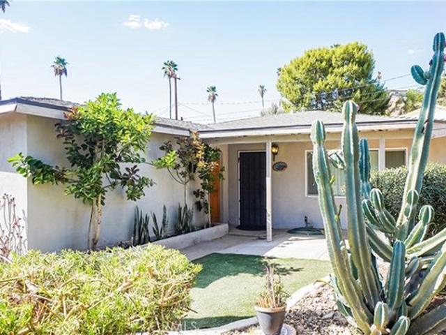 House for sale in Arlington Heights, Riverside