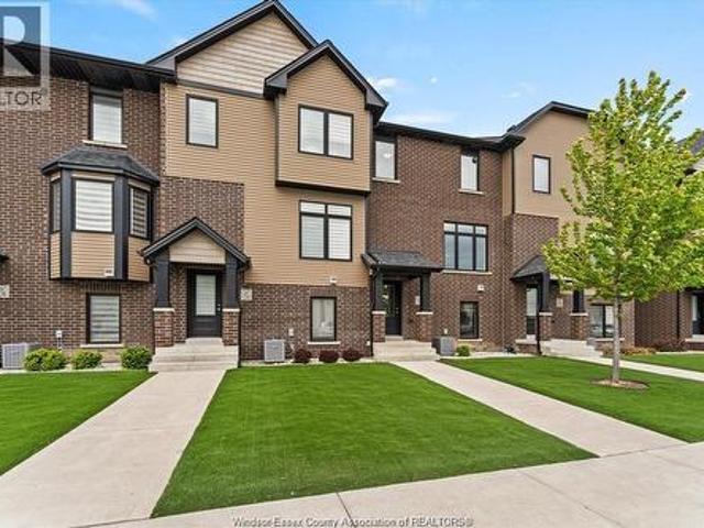 Townhouse for sale in Lakeshore, Ontario