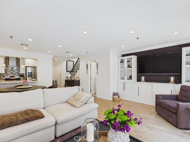 Townhouse for sale in Glendale, California
