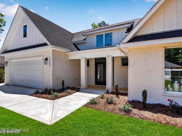 House for sale in Diamondhead, Mississippi