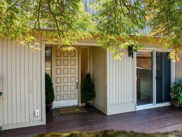 Townhouse for sale in West Bloomfield, Michigan