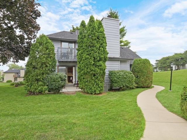 Townhouse for sale in Gurnee, Illinois
