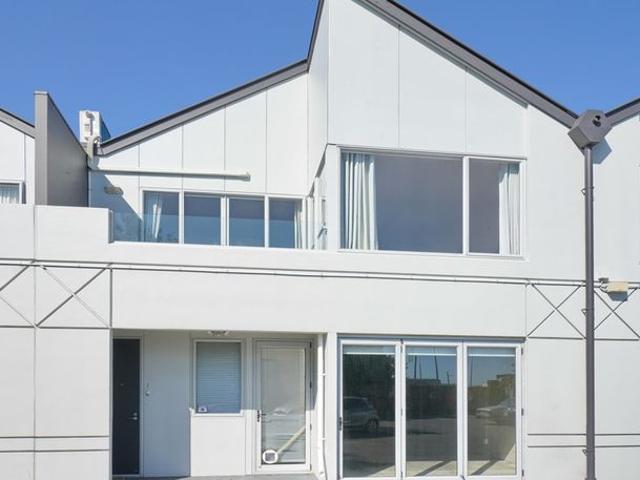 Apartment for rent in Chaslands, Canterbury