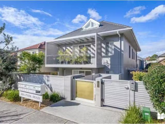 Apartment for rent in Lower North Shore, Sydney