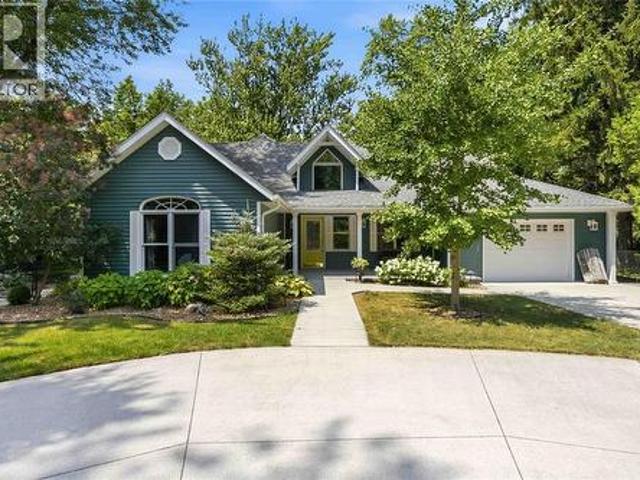 House for sale in Plympton–wyoming, Ontario