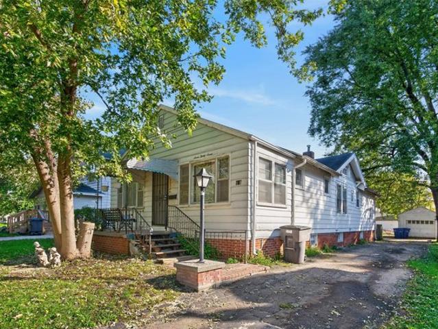 House for sale in Four Mile, Des Moines