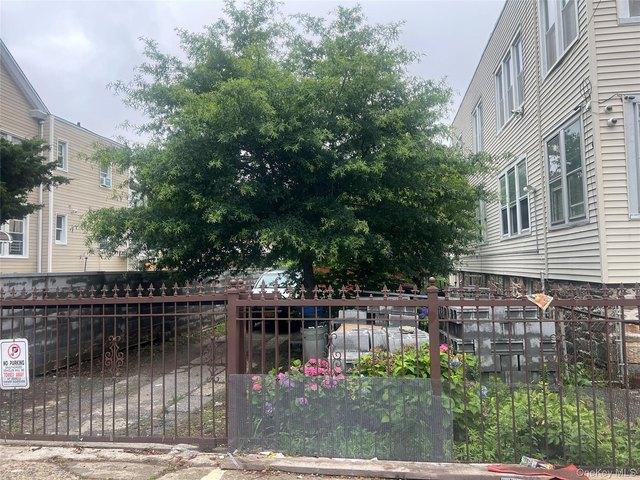 Land for sale in The Bronx, Arverne