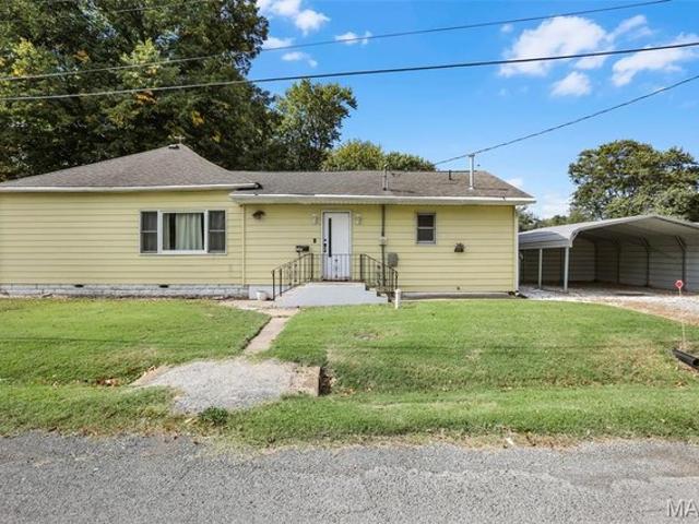 House for sale in Staunton, Macoupin County