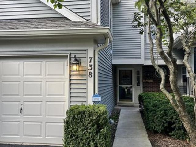 Townhouse for sale in Elgin, Illinois