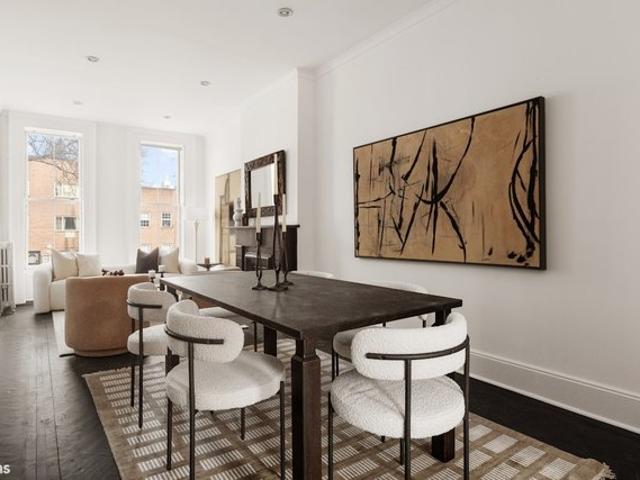 Townhouse for sale in Arverne, New York