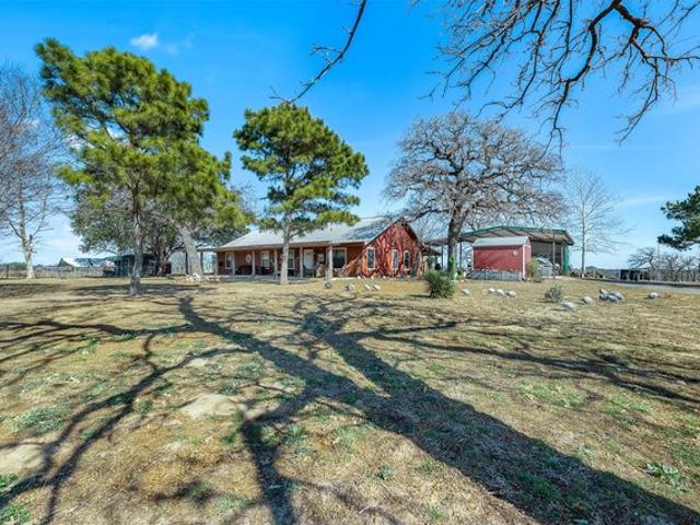 House for sale in Nixon, Texas