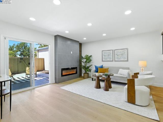 Townhouse for sale in Foster City