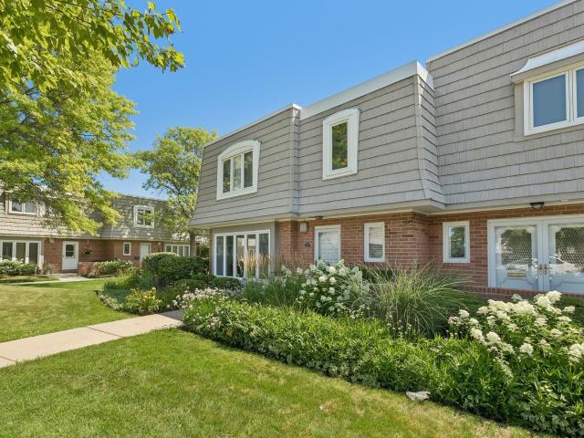 Townhouse for sale in Highland Park, Illinois