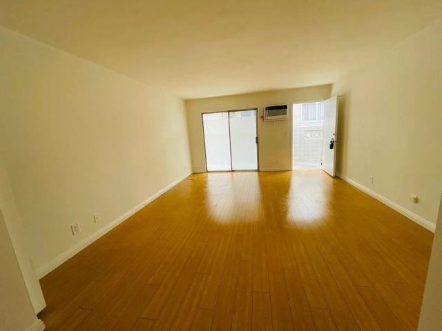 Apartment for rent in Canoga Park, California
