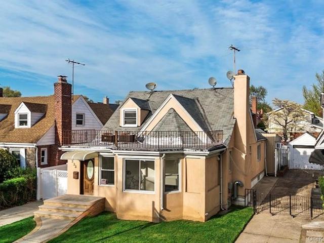 House for sale in Queens, Arverne