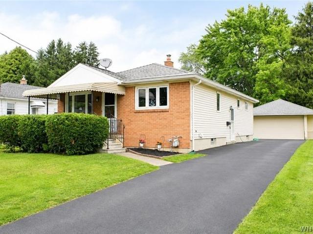 House for sale in Bowmansville, New York